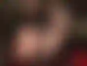 Füße, arsch und strapon – von glänzenden hautfarbenen strumpfhosensohlen und arsch bis hin zu nackten füßen mit riesigem weißen strapon. Streichle mit meinen füßen dein gesicht.