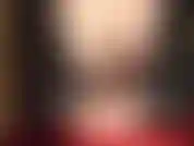 Herrin hält dir ihre leckeren nackten füße direkt ins gesicht. Saug an meinen köstlichen zehen, verehre meine hohen fußgewölbe und weichen, faltigen fußsohlen.