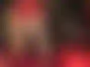 Glänzende nylons, sexy arsch und beine mit einem schwanz, der dazwischen baumelt ...