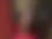 Streichle meine langen strumpfhosenbeine, meine kurzen haare, leder, handschuhe und gelben peeptoe-pumps.