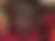 Konzentrieren sie sich auf die übereinandergeschlagenen und gestreckten beine der herrin in schwarzen strumpfhosen – die herrin hat sie hypnotisiert und ihre aufmerksamkeit ganz auf ihre wundervollen langen beine und die sexy, baumelnden stilettos gerichtet.