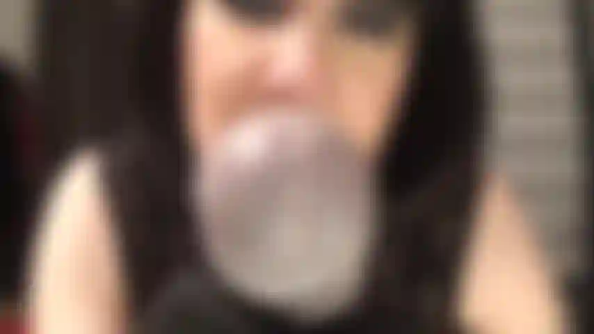 Pov-schwanzfütterung – die herrin möchte, dass du diesen schwanz probierst, während sie ihn direkt in deinen mund melkt. Bedeckt mit ihrem spucke schmeckt er noch köstlicher.