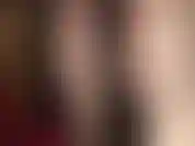 Findom-beinsucht – herrin vivian macht sie süchtig und streichelt ihre erstaunlich langen, in strumpfhosen gekleideten beine, während sie verlangt, dass sie streicheln und bezahlen … streicheln und bezahlen … $$$.