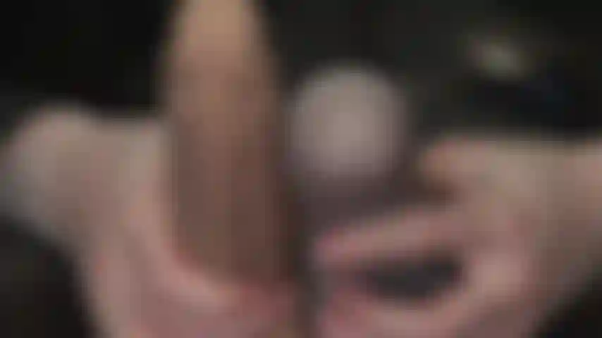 Hungrig nach schwänzen – diese schwänze sehen so lecker aus. Dein hurenmund öffnet sich automatisch und bettelt darum, deine lippen darum schließen und die schönen adern spüren zu dürfen.