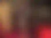 Herrin macht sie süchtig nach ihren unglaublich langen beinen und sexy füßen, hier in schichten aus glänzenden strumpfhosen und vintage-ff-strümpfen und strumpfbändern. Sooo verführerisch!