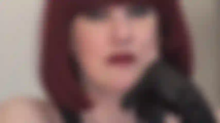 Gesichtsanbetung, roter lippenstift, schwarze lederhandschuhe.