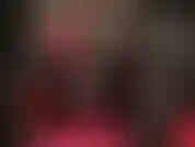 Heiße rote stiefeletten mit plateauabsatz.