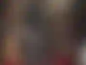 Intensive lederanbetung – verehre herrin vivian, gekleidet in mehrere schichten schwarzen leders.