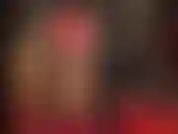 Für meine latexliebhaber! Sexy fetisch-teaser im kurzen kleid, nahtgummistrümpfen und high heels. Herrin bringt das heiße outfit zum glänzen, indem sie es mit gleitmittel einreibt, mmmmm.