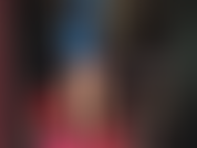 Beinanbetung – die herrin weiß genau, wie sehr sie lange beine in hautfarbenen strumpfhosen und füße in peeptoes lieben. Lehnen sie sich zurück, beten sie an und versuchen sie, sich beim genießen dieser verführung nicht vollzusabbern.