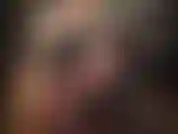 Lederkorsett, knappe shorts, glänzende strumpfhosen und lederstiefel – die herrin sieht in diesem outfit so toll aus und zeigt ihre perfekten kurven.