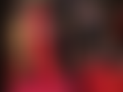 Latexfetischistin – heiße rote latexstrümpfe, kurzes kleid und absätze. So glänzend!!