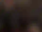 Streichle meinen schwanz in einem hautengen schwarzen gummi-catsuit. Schau deiner latex-herrin zu, wie sie diesen schwanz melkt. Streichle mit.