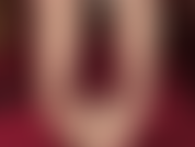 Du würdest es lieben, meine nackten füße um deinen schwanz gewickelt zu spüren ...