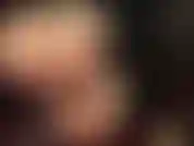 Füße und arsch in glänzenden hautfarbenen strumpfhosen – dies ist ein seltener clip mit lackierten fußnägeln.