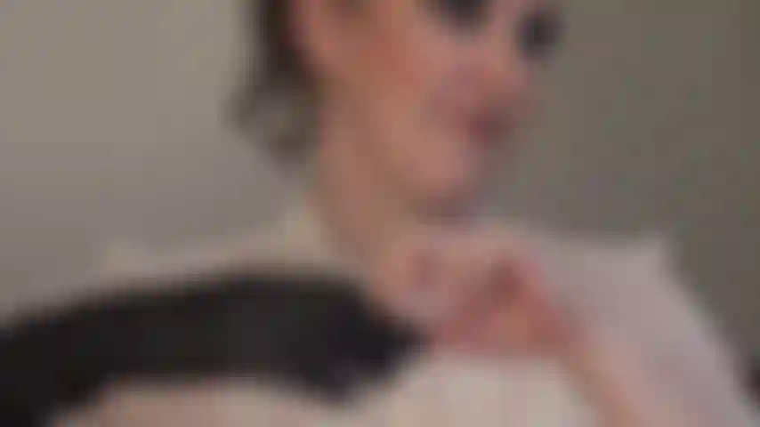 Wie eine zweite haut – lederhandschuh-fetisch. Das sind herrin vivians wunderschöne, enge, ungefütterte lederhandschuhe in schwarz und weiß. Verehre ihre hände in diesen wundervollen handschuhen.