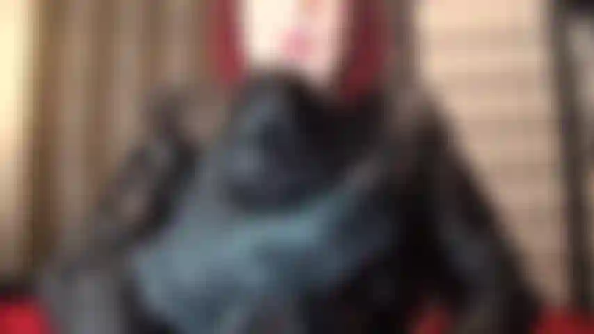 Du brauchst den dicksten schwanz, um dein gieriges fickloch zu füllen.