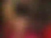 Sexy beine in braunen strumpfhosen, verführerische handschuhe und ein dildo dazu …