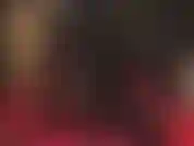 Nylonliebhaber, das hier ist für dich. Die perfekten füße, beine sowie sohlen und der hintern der herrin zusammen in dieser heißen, dunkelbraunen, glänzenden strumpfhose.