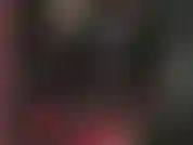 Pvc-fetisch. Eine herrin in glänzendem vinyl. Verehre meinen arsch und meine beine in diesen engen, glänzenden hosen und hohen stiefeln. Meine handschuhe sind perfekt, um auch deinen sklavenschwanz zu reizen.