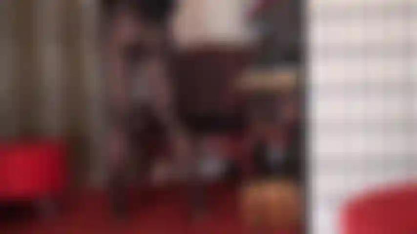 Schwarze strumpfhosen mit ölglanz – sie sind schwarz, sie sind durchsichtig und sie sind so sexy und glänzend. Dein schwanz wird sofort anfangen zu tropfen.