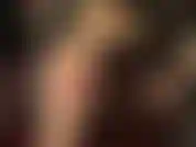 Schnüffel an allem ... Lederstiefel der herrin, füße in strumpfhosen und nackte füße – frönen sie ihrem fußfetisch, indem nylons zerrissen werden, um sie zu meinen nackten füßen zu bringen, mit rot lackierten zehennägeln, ein seltener anblick.