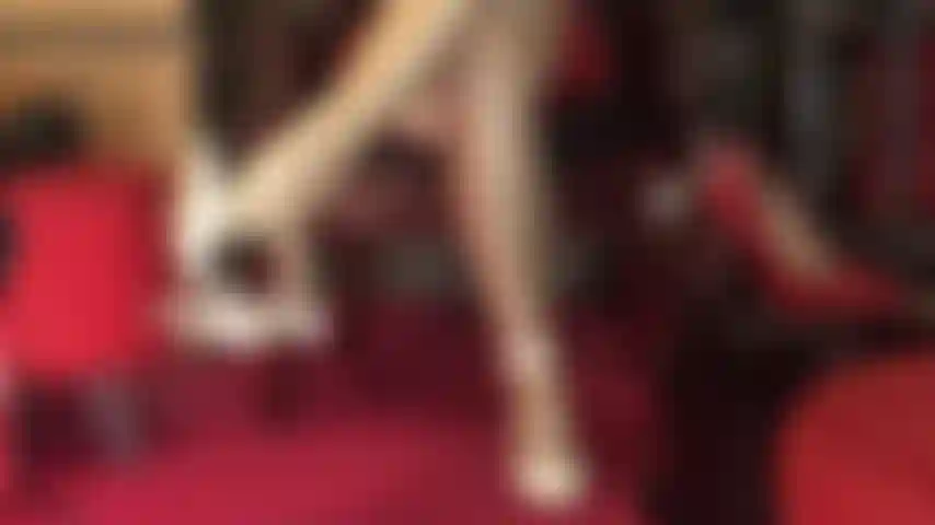 Footsub, ich kontrolliere deinen geist, während du dich auf die zehen meiner strumpfhose und die daran schwingende ferse konzentrierst.