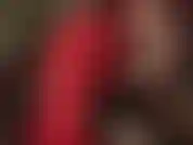 Eine herrin in sexy lederhosen und satinbluse und dunkel schokoladenbraunen, glänzenden strumpfhosenfüßen, an denen du schnuppern und deinen schwanz überall reiben kannst.