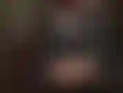 Glänzende schwarze latexhandschuhe sind ein echter hingucker – sie würden alles dafür geben, diese glitschigen gummihandschuhe am ganzen körper zu spüren …