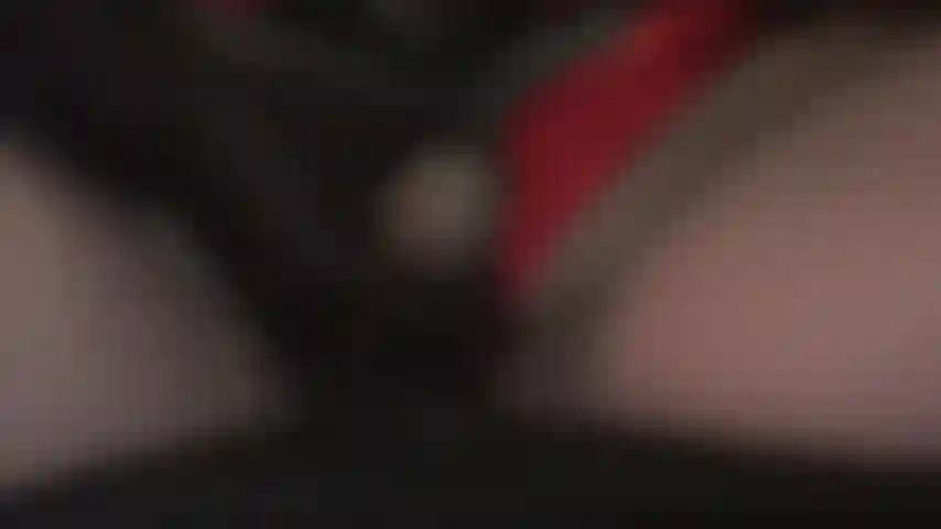 Schwänze in deinem gesicht – weil du eine versaute, schwanzlüsterne schlampe bist, die einfach nicht genug von schwänzen bekommen kann, wichst dir die herrin mehrere schwänze direkt ins gesicht.