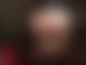 Arschverehrung, massiver schwarzer strapon und fußfetisch in hautfarbenen strumpfhosen.