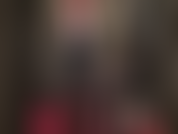 Deine fetisch-herrin im glänzenden schwarzen vinyl-catsuit hat einen riesigen bbc für dich.