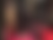 Ein satinhosen-fetisch – du liebst sie seidig und glänzend. Herrin hat die perfekte hose und bluse für dich, damit du sie anbeten kannst.