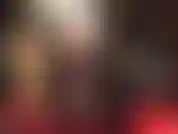 Sei ein braver junge und wichse für meine tollen gekreuzten beine in strumpfhaltern und strümpfen über strumpfhosen. Genieße den anblick meiner beine und meines hinterns.