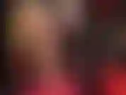 Für beinliebhaber – beine, füße und hintern in hautfarbenen, glänzenden strumpfhosen.