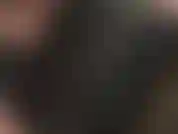 Schwarzes leder, blaue augen, roter lippenstift. Handschuhe und gesichtsverehrung – das wird ihre neue lieblingsart sein, ihre göttin zu verehren!