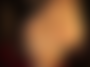 Fußfetisch – verehrung von glänzenden nylonschichten bis hin zu nackten füßen ganz nah vor der kamera.