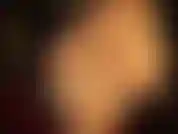 Fußfetisch – verehrung von glänzenden nylonschichten bis hin zu nackten füßen ganz nah vor der kamera.