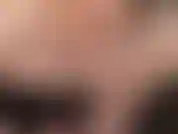 Herrin wichst ihren großen, leckeren schwanz direkt in deinen mund und entleert ihre eier mit einem schnellen wichsen in deiner kehle.