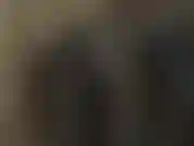 Der tolle hintern der herrin in glänzenden schwarzen satinhosen steht ihnen zur bewunderung zur verfügung.