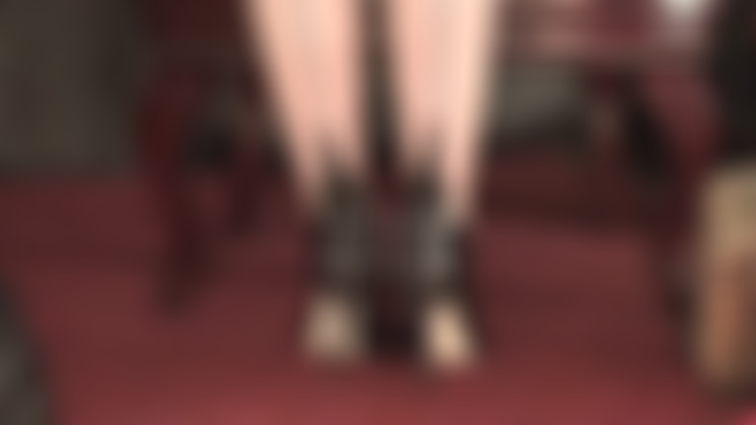 Trage high heels mit korsettschnürung hinten – fersenanbetung, fußfetisch, nahtstrumpfhosen, schuh-dipping, hohe fußgewölbe, lederhandschuhe und reitgerten-teaser.