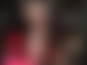 Spitzenhöschen und spitzenstrümpfe – sexy schwarzen dessous, hübschen spitzenhöschen und nylons können sie nicht widerstehen. Herrin neckt mit beinen und ihrem perfekten hintern.