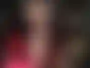 Spitzenhöschen und spitzenstrümpfe – sexy schwarzen dessous, hübschen spitzenhöschen und nylons können sie nicht widerstehen. Herrin neckt mit beinen und ihrem perfekten hintern.