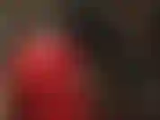 Mit latexfetisch – gekleidet in superengem, glänzendem latex, sehen sie zu, wie ihre herrin einen handjob mit handschuhen ausführt.