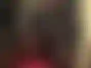 Herrin, zeigt ihre wundervollen, in nylon gehüllten beine in dunkelbraunen, blickdichten strumpfhosen, kombiniert mit einem lederblazer, einem minikleid und roten stilettos mit stahlabsätzen.