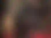 Pvc-fetisch-teaser & handjob mit handschuhen, facesitting – ihre glänzende fetischgöttin in schwarzem ganzkörper-pvc mit hohen stiefeln neckt ihren schwanz mit ihrem lieblingsfetisch, schwarzem vinyl … insbesondere mit handschuhen.