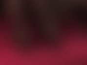 Knie zu meinen füßen, sklave. Verbeuge dich und bete die perfektion in schwarzen strumpfhosen und peeptoe-pumps an.