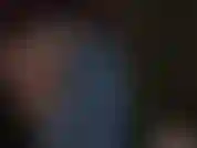 Neckt die herrin mit medizinischen handschuhen.