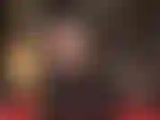 Sexy wichs-ermutigung von der herrin in leder und strumpfhosen mit strumpfbandmuster.