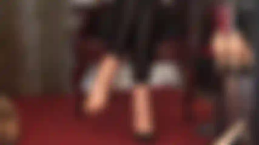 Sexy, sonnengebräunte strumpfhosen, füße necken und leggings.